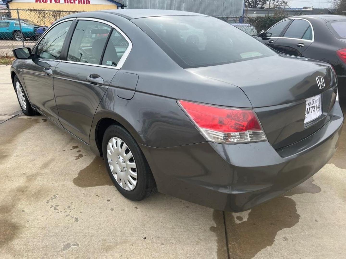 2008 GRAY HONDA ACCORD LX (1HGCP26338A) with an 2.4L engine, Automatic transmission, located at 4415 NE 28th St, Haltom City, TX, 76117, (817) 222-9334, 32.795322, -97.280937 - Photo#6