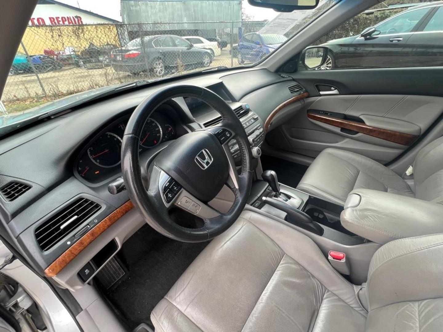 2012 SILVER HONDA ACCORD EXL (1HGCP3F87CA) with an 3.5L engine, Automatic transmission, located at 4415 NE 28th St, Haltom City, TX, 76117, (817) 222-9334, 32.795322, -97.280937 - Photo#11