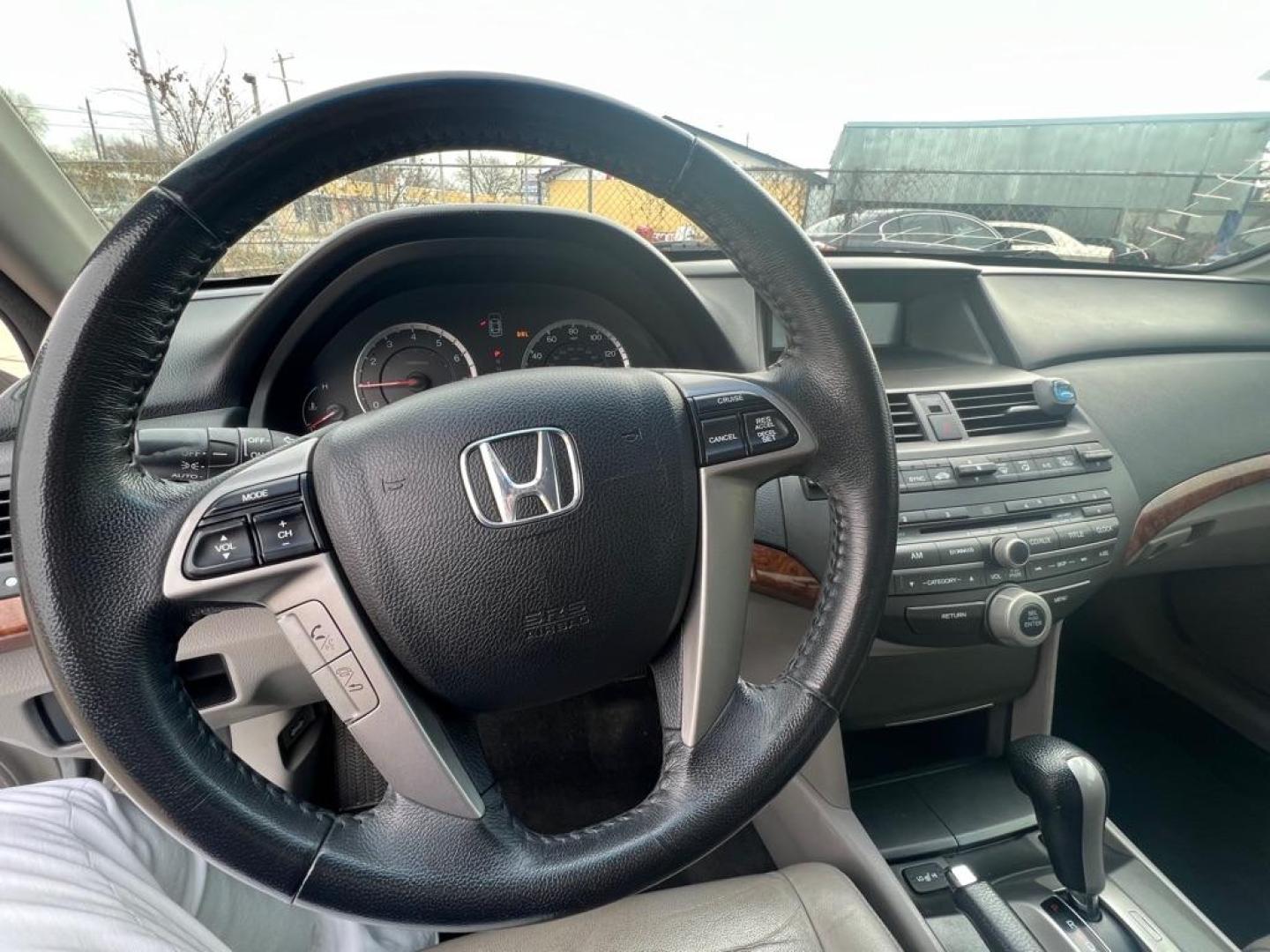 2012 SILVER HONDA ACCORD EXL (1HGCP3F87CA) with an 3.5L engine, Automatic transmission, located at 4415 NE 28th St, Haltom City, TX, 76117, (817) 222-9334, 32.795322, -97.280937 - Photo#13