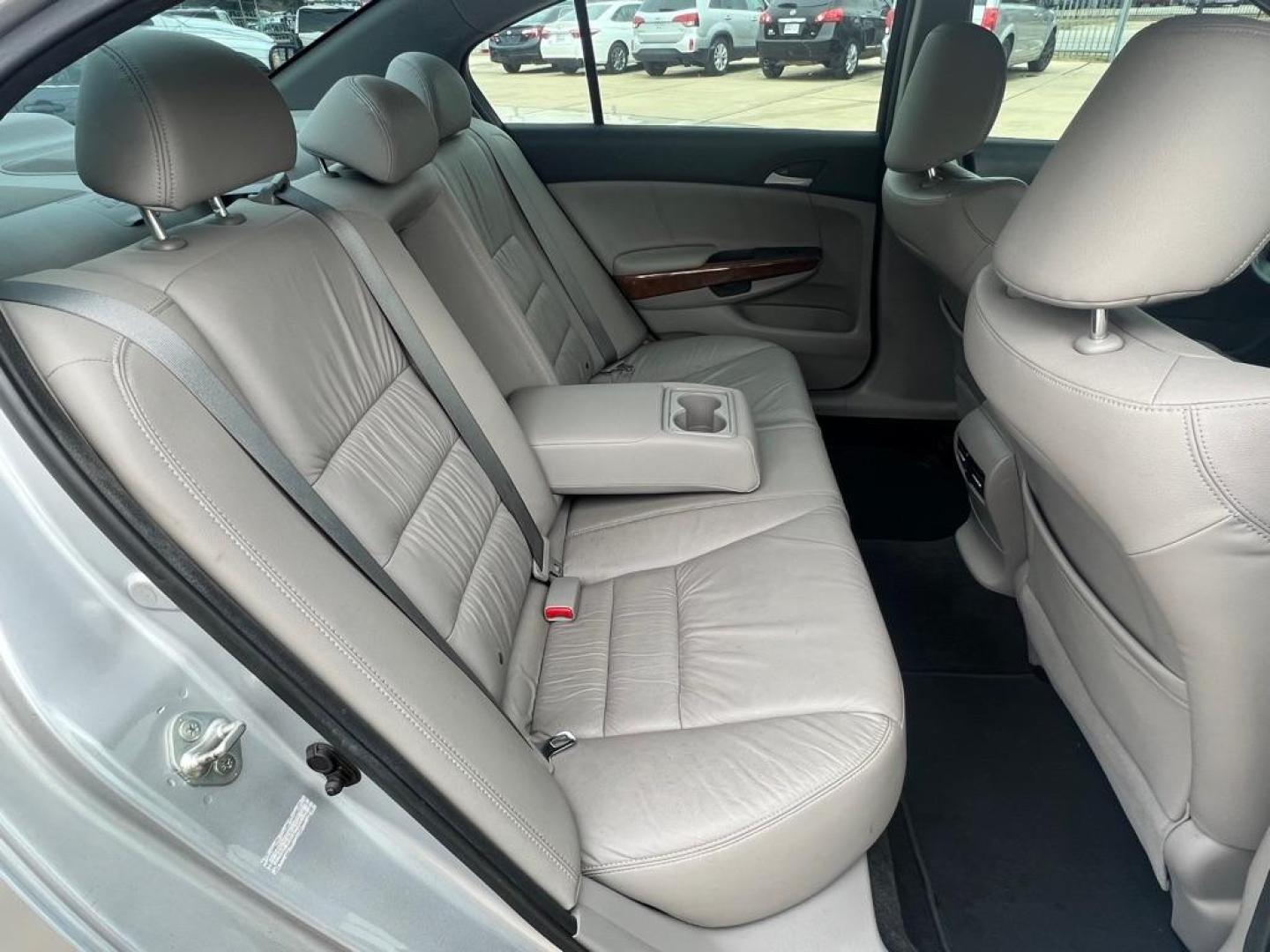 2012 SILVER HONDA ACCORD EXL (1HGCP3F87CA) with an 3.5L engine, Automatic transmission, located at 4415 NE 28th St, Haltom City, TX, 76117, (817) 222-9334, 32.795322, -97.280937 - Photo#18