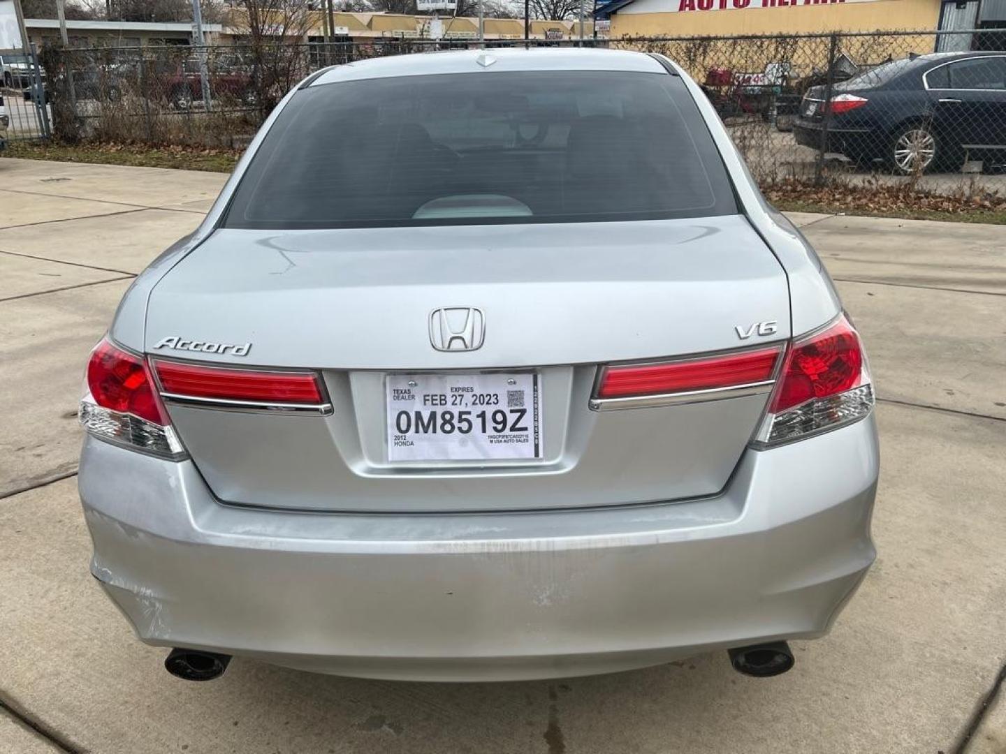 2012 SILVER HONDA ACCORD EXL (1HGCP3F87CA) with an 3.5L engine, Automatic transmission, located at 4415 NE 28th St, Haltom City, TX, 76117, (817) 222-9334, 32.795322, -97.280937 - Photo#6