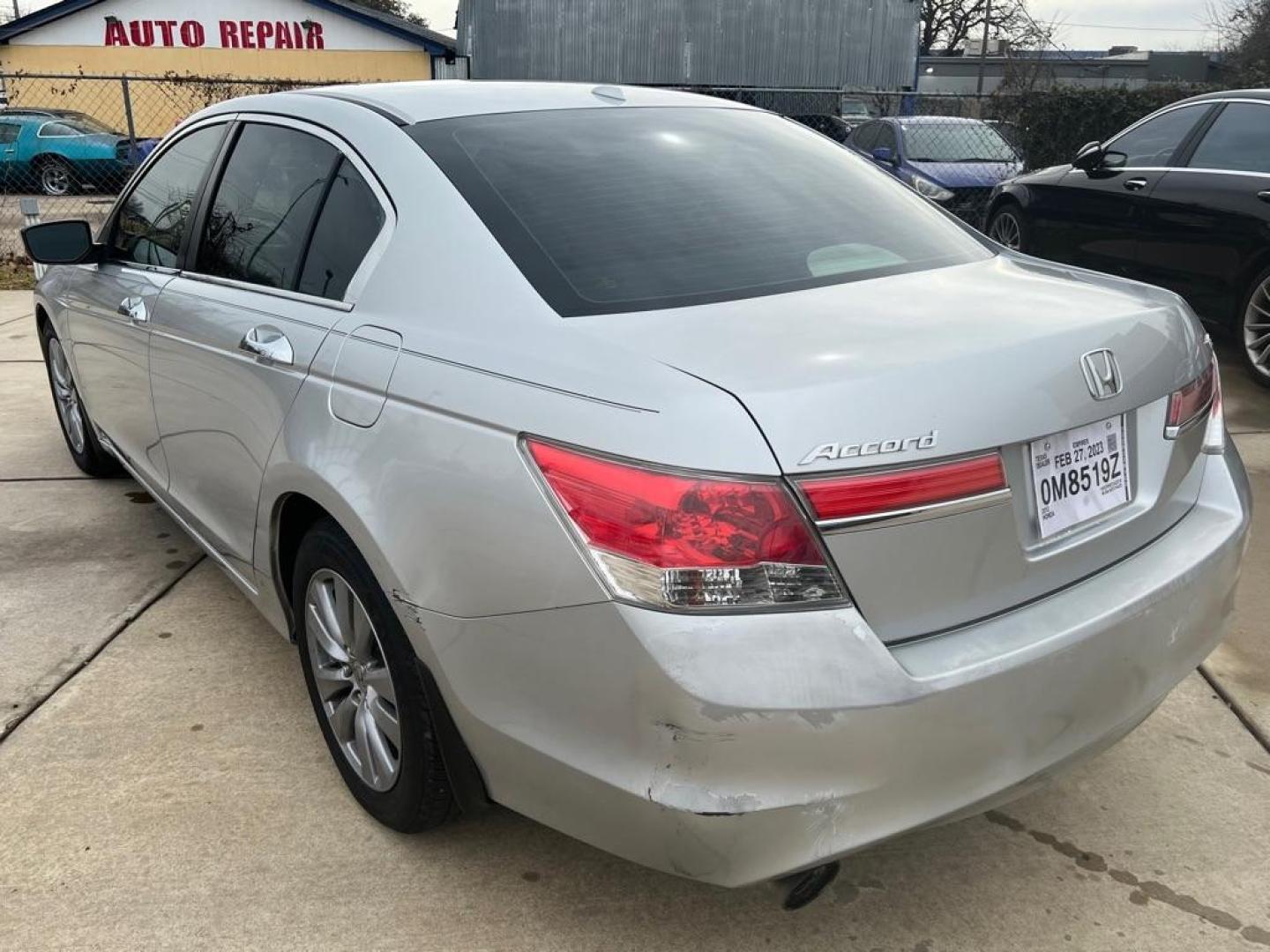 2012 SILVER HONDA ACCORD EXL (1HGCP3F87CA) with an 3.5L engine, Automatic transmission, located at 4415 NE 28th St, Haltom City, TX, 76117, (817) 222-9334, 32.795322, -97.280937 - Photo#7