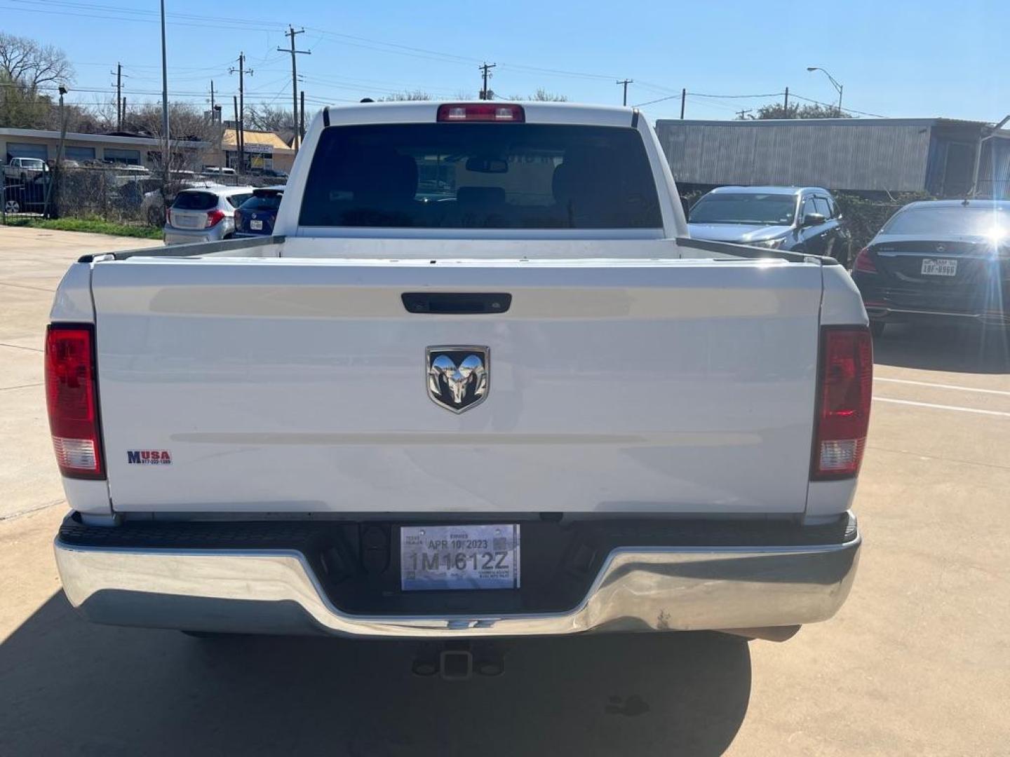 2018 WHITE RAM 1500 ST (1C6RR6FG0JS) with an 3.6L engine, Automatic transmission, located at 4415 NE 28th St, Haltom City, TX, 76117, (817) 222-9334, 32.795322, -97.280937 - Photo#7