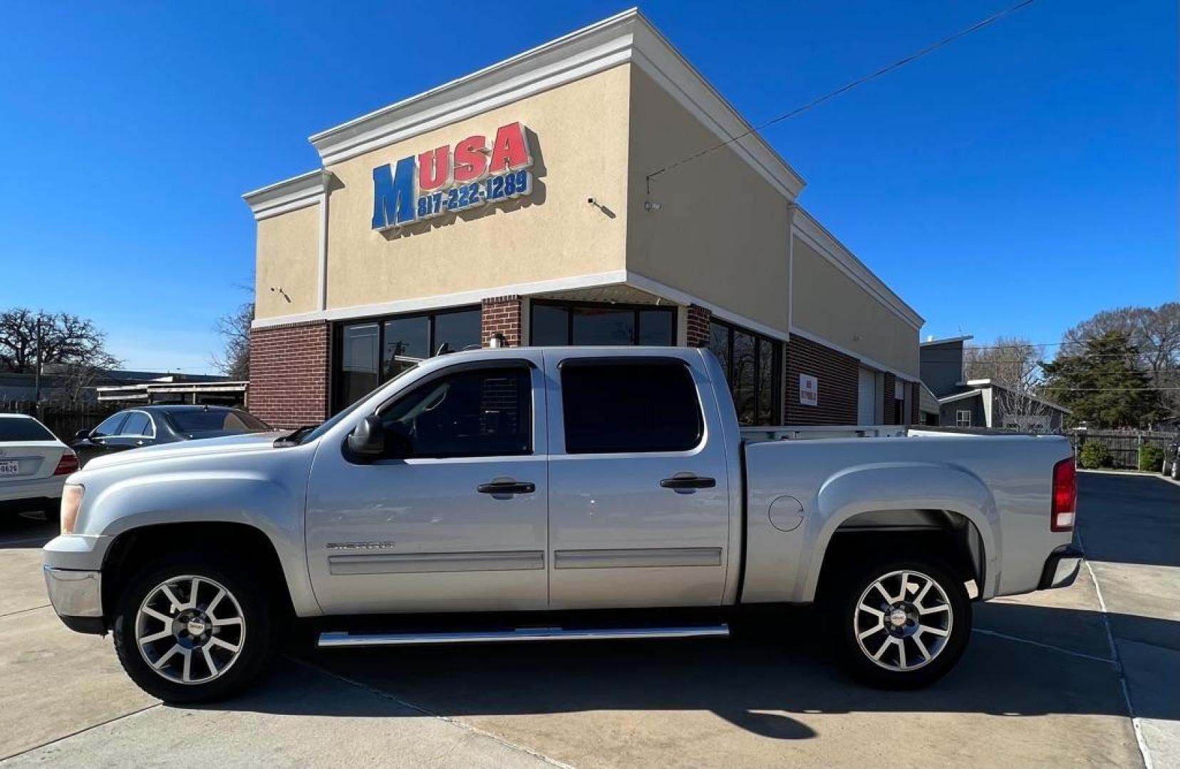 2010 SILVER GMC SIERRA 1500 SL (3GTRCUEA8AG) with an 4.8L engine, Automatic transmission, located at 4415 NE 28th St, Haltom City, TX, 76117, (817) 222-9334, 32.795322, -97.280937 - Photo#0