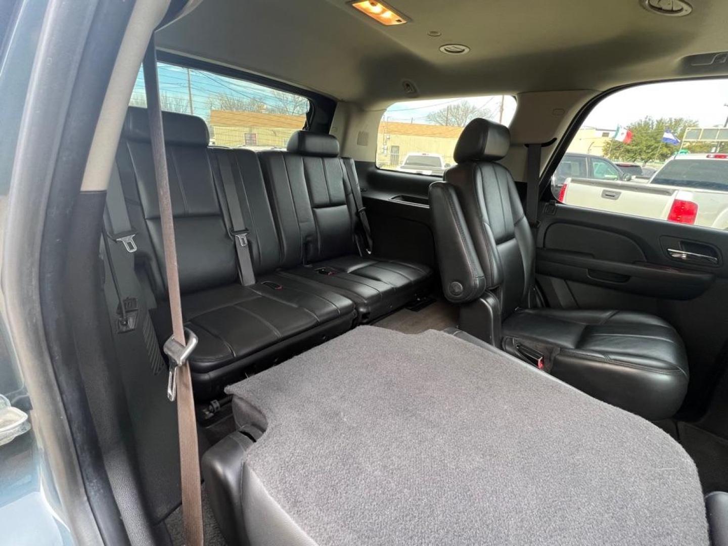 2008 BLUE CHEVROLET TAHOE 1500 (1GNFK13078J) with an 5.3L engine, Automatic transmission, located at 4415 NE 28th St, Haltom City, TX, 76117, (817) 222-9334, 32.795322, -97.280937 - Photo#20