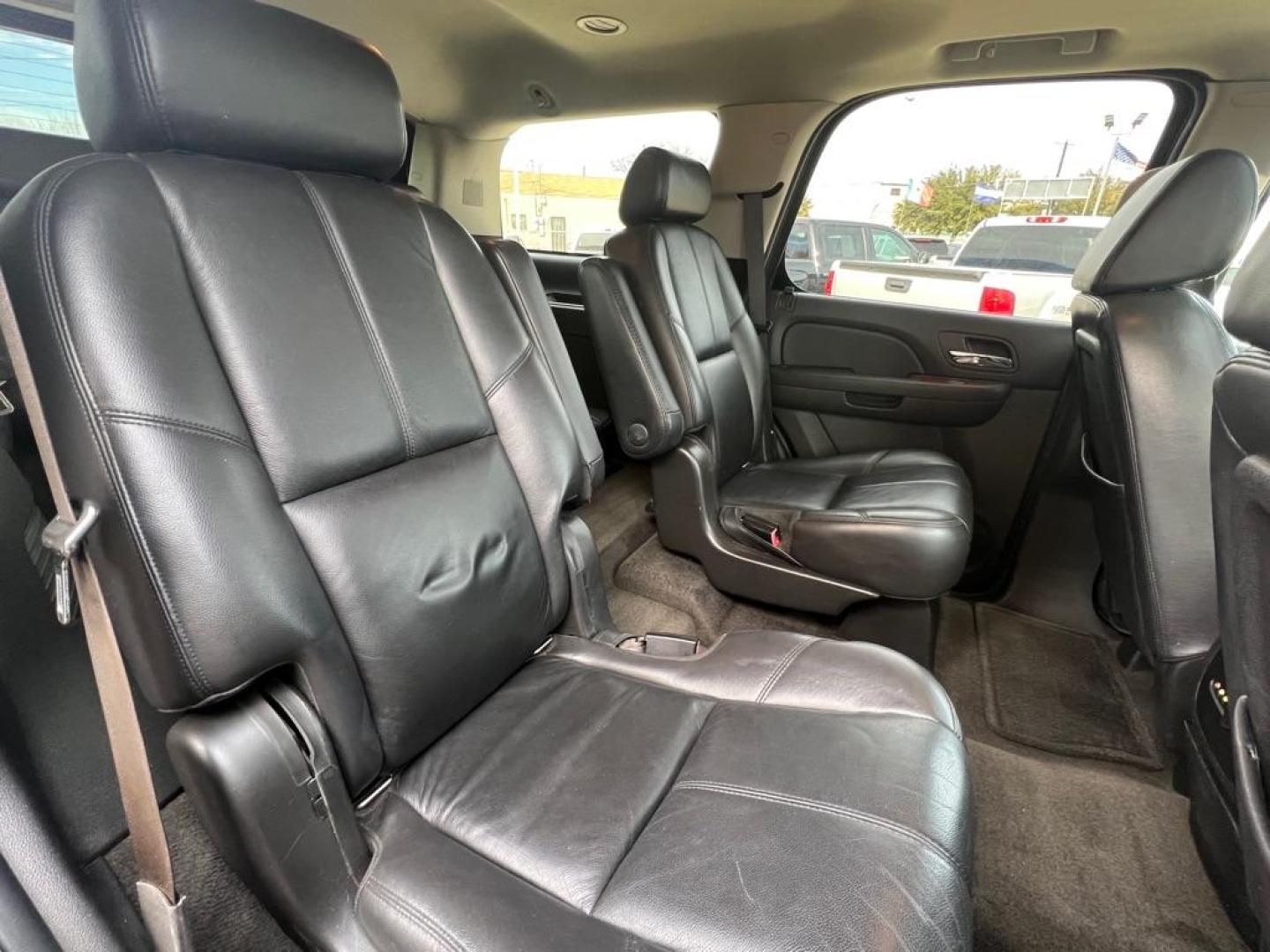 2008 BLUE CHEVROLET TAHOE 1500 (1GNFK13078J) with an 5.3L engine, Automatic transmission, located at 4415 NE 28th St, Haltom City, TX, 76117, (817) 222-9334, 32.795322, -97.280937 - Photo#21