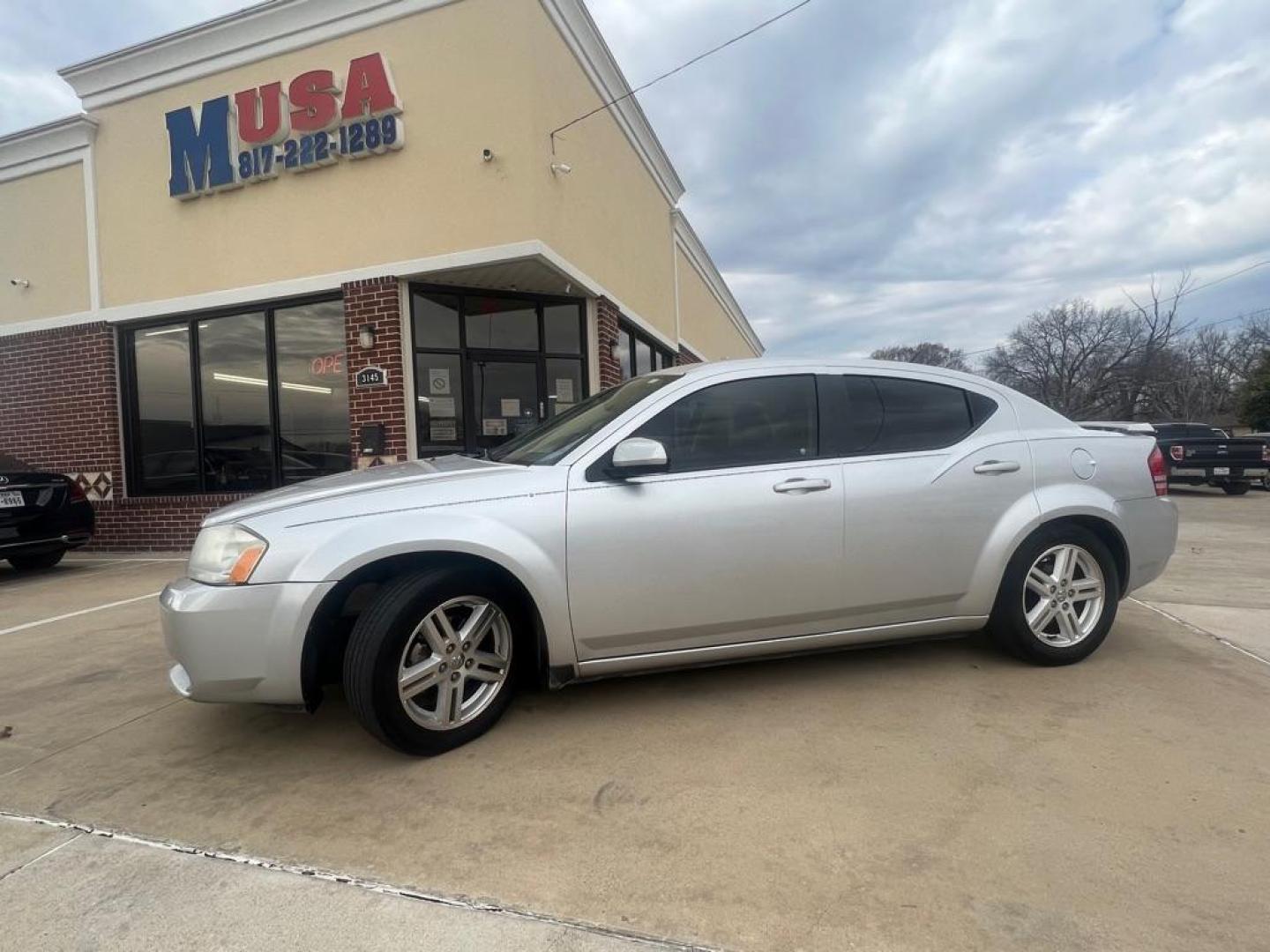 2009 SILVER DODGE AVENGER SXT (1B3LC56B09N) with an 2.4L engine, Automatic transmission, located at 4415 NE 28th St, Haltom City, TX, 76117, (817) 222-9334, 32.795322, -97.280937 - Photo#0