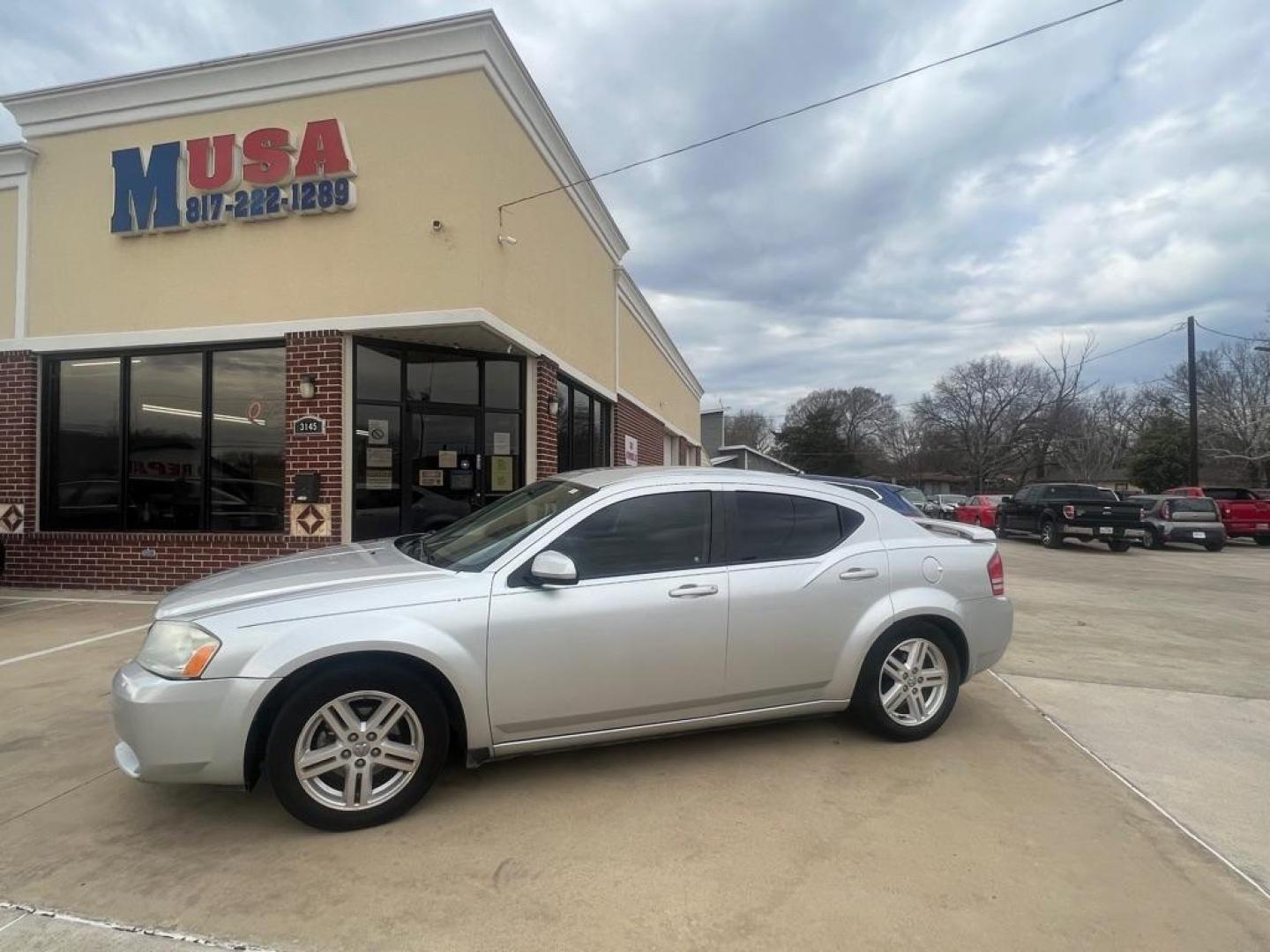 2009 SILVER DODGE AVENGER SXT (1B3LC56B09N) with an 2.4L engine, Automatic transmission, located at 4415 NE 28th St, Haltom City, TX, 76117, (817) 222-9334, 32.795322, -97.280937 - Photo#1