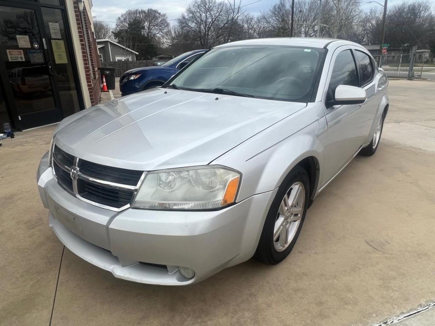 2009 SILVER DODGE AVENGER SXT (1B3LC56B09N) with an 2.4L engine, Automatic transmission, located at 4415 NE 28th St, Haltom City, TX, 76117, (817) 222-9334, 32.795322, -97.280937 - Photo#2