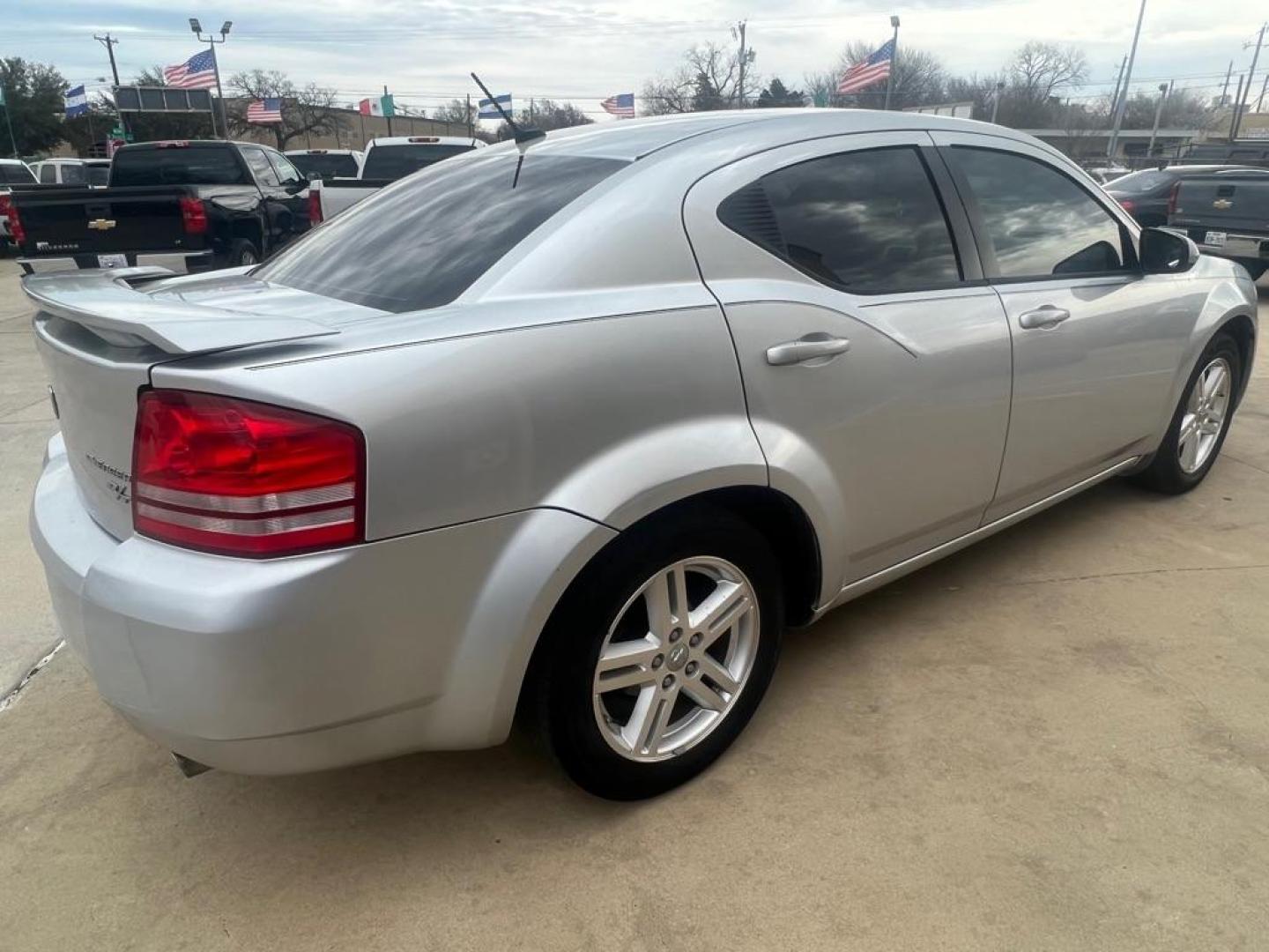 2009 SILVER DODGE AVENGER SXT (1B3LC56B09N) with an 2.4L engine, Automatic transmission, located at 4415 NE 28th St, Haltom City, TX, 76117, (817) 222-9334, 32.795322, -97.280937 - Photo#3