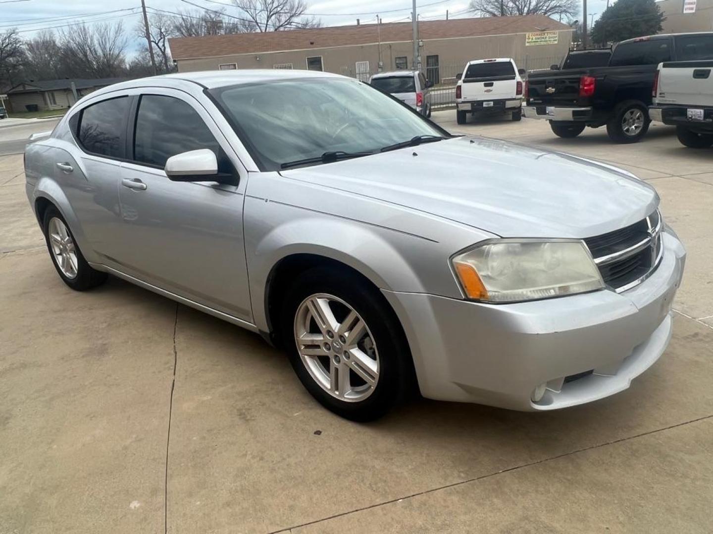 2009 SILVER DODGE AVENGER SXT (1B3LC56B09N) with an 2.4L engine, Automatic transmission, located at 4415 NE 28th St, Haltom City, TX, 76117, (817) 222-9334, 32.795322, -97.280937 - Photo#4