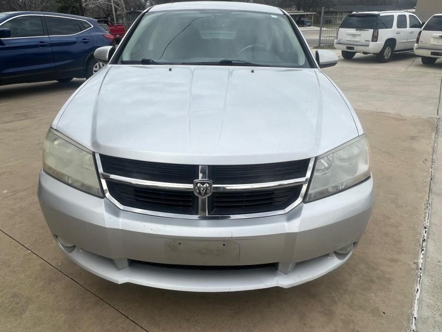 2009 SILVER DODGE AVENGER SXT (1B3LC56B09N) with an 2.4L engine, Automatic transmission, located at 4415 NE 28th St, Haltom City, TX, 76117, (817) 222-9334, 32.795322, -97.280937 - Photo#6