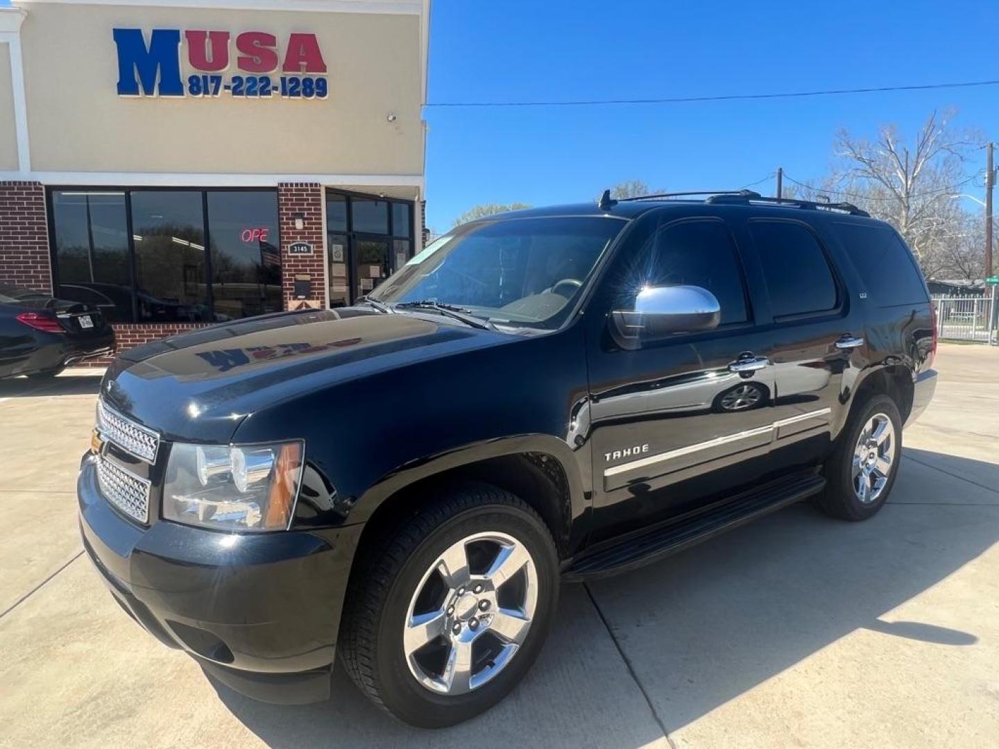 2012 BLACK CHEVROLET TAHOE 1500 LTZ (1GNSKCE06CR) with an 5.3L engine, Automatic transmission, located at 4415 NE 28th St, Haltom City, TX, 76117, (817) 222-9334, 32.795322, -97.280937 - Photo#3