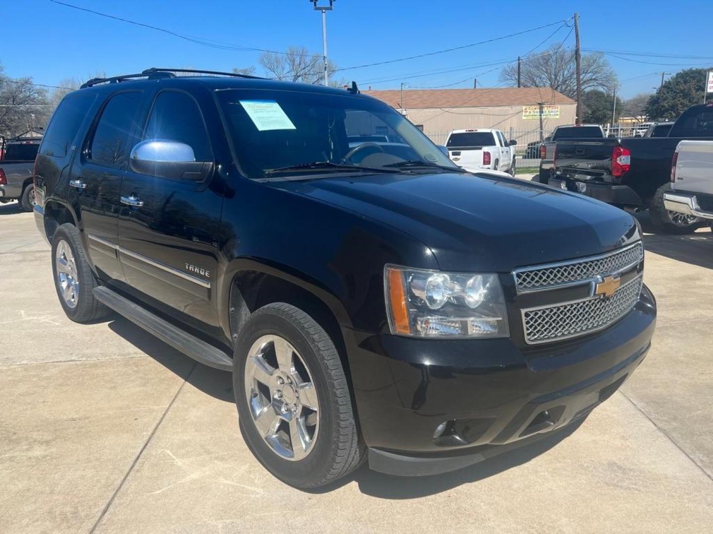 2012 BLACK CHEVROLET TAHOE 1500 LTZ (1GNSKCE06CR) with an 5.3L engine, Automatic transmission, located at 4415 NE 28th St, Haltom City, TX, 76117, (817) 222-9334, 32.795322, -97.280937 - Photo#5