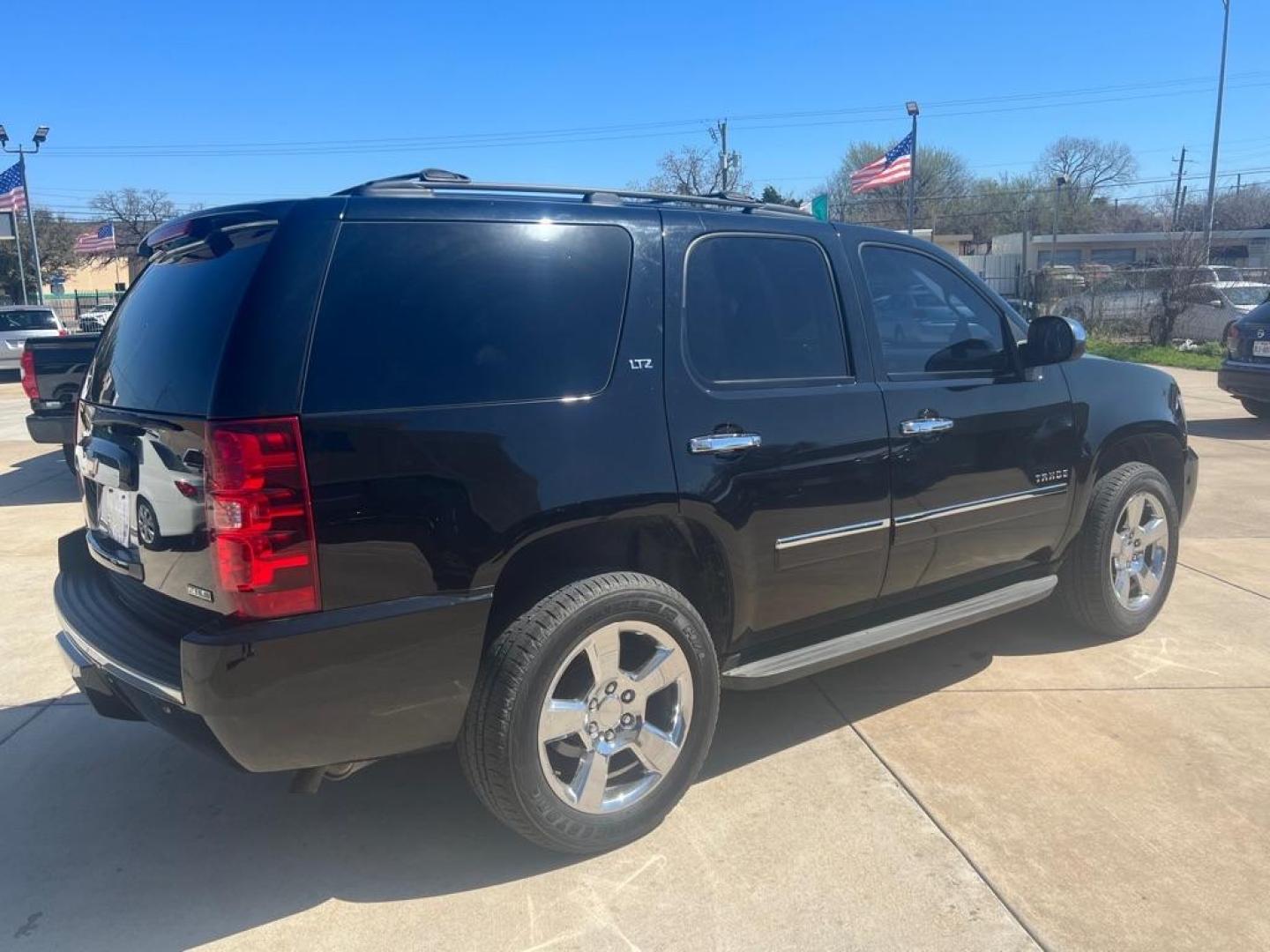 2012 BLACK CHEVROLET TAHOE 1500 LTZ (1GNSKCE06CR) with an 5.3L engine, Automatic transmission, located at 4415 NE 28th St, Haltom City, TX, 76117, (817) 222-9334, 32.795322, -97.280937 - Photo#7