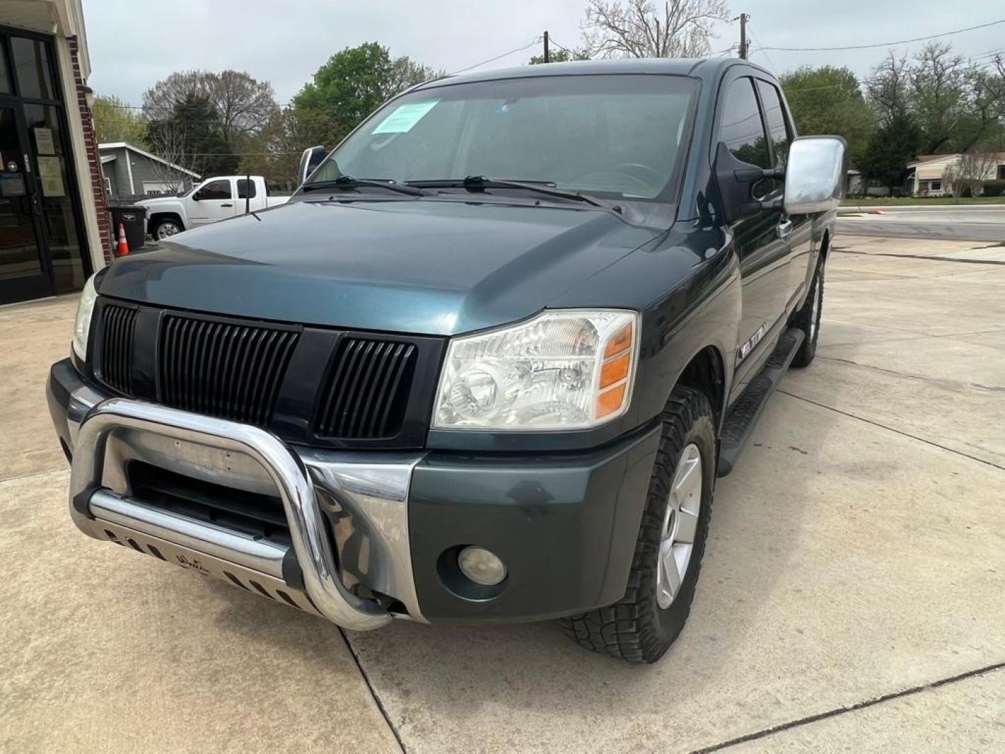 2005 BLUE NISSAN TITAN XE (1N6AA07AX5N) with an 5.6L engine, Automatic transmission, located at 4415 NE 28th St, Haltom City, TX, 76117, (817) 222-9334, 32.795322, -97.280937 - Photo#2