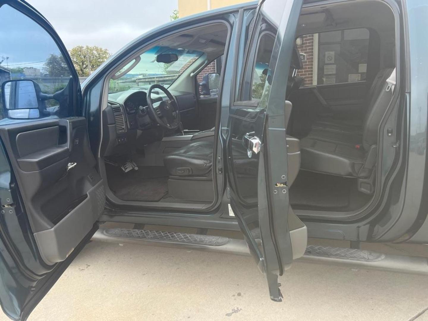 2005 BLUE NISSAN TITAN XE (1N6AA07AX5N) with an 5.6L engine, Automatic transmission, located at 4415 NE 28th St, Haltom City, TX, 76117, (817) 222-9334, 32.795322, -97.280937 - Photo#8